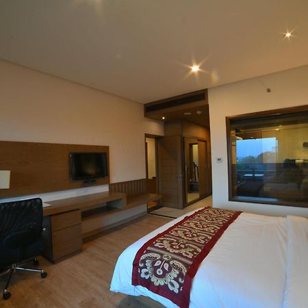 Narayani Heights, Ahmedabad Hotel Kültér fotó