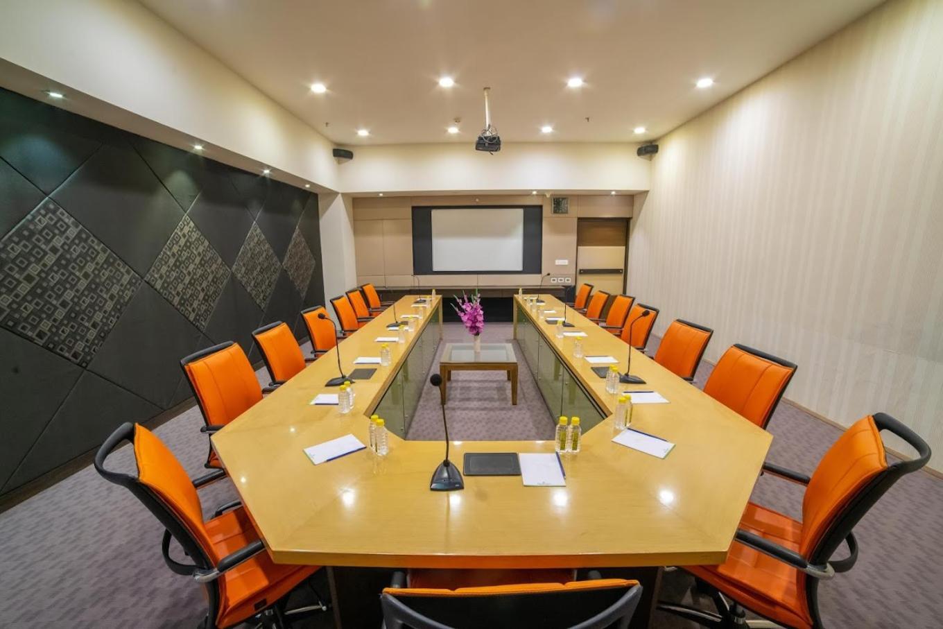 Narayani Heights, Ahmedabad Hotel Kültér fotó