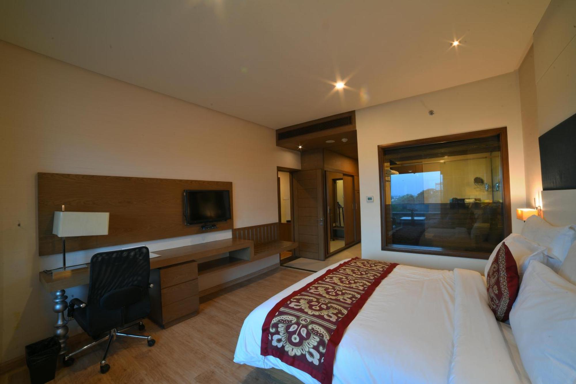 Narayani Heights, Ahmedabad Hotel Kültér fotó