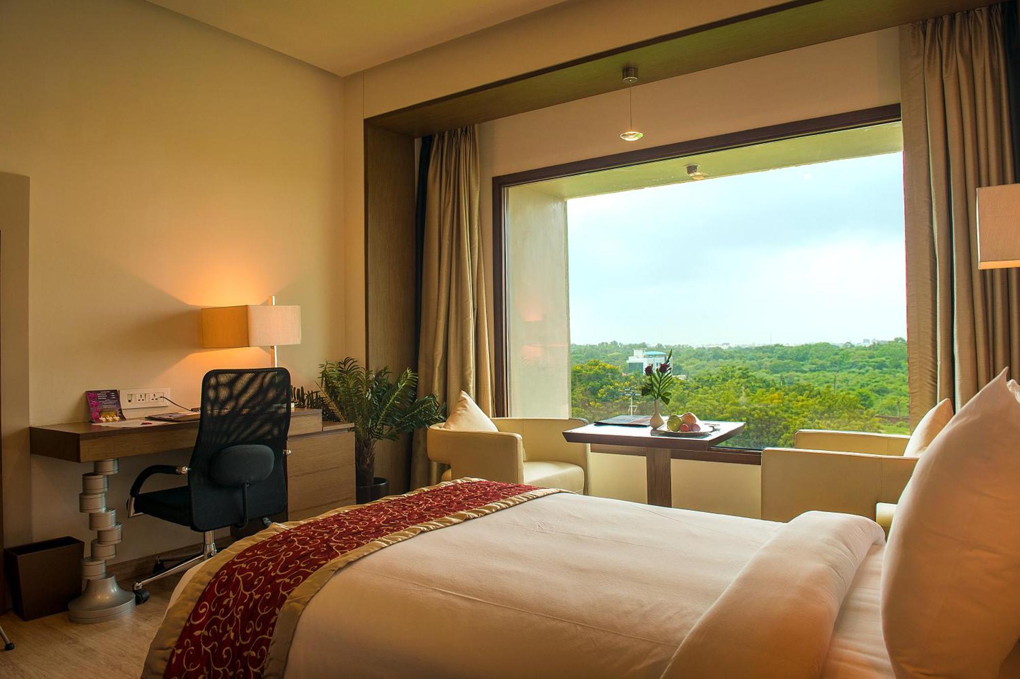 Narayani Heights, Ahmedabad Hotel Kültér fotó