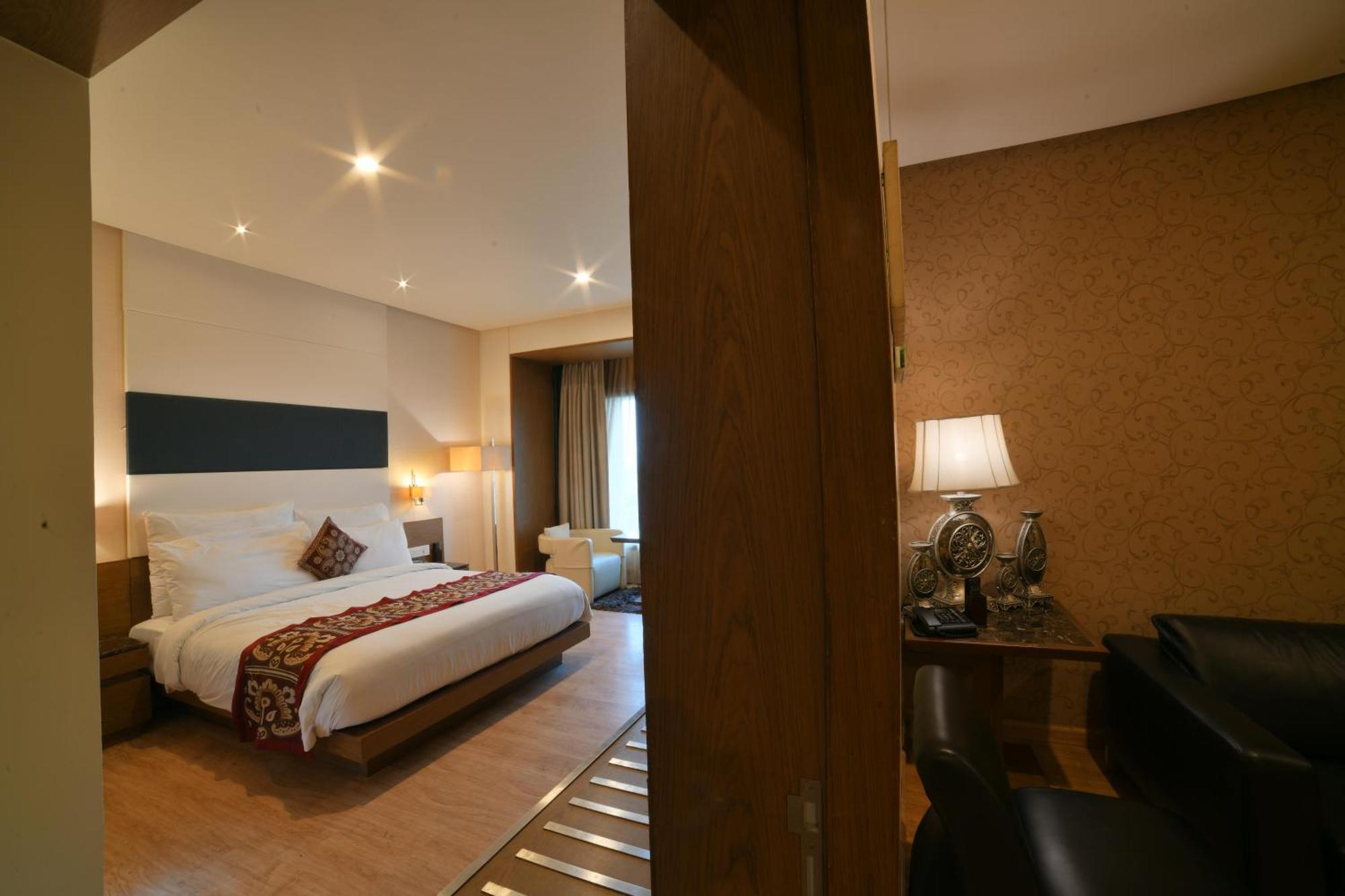 Narayani Heights, Ahmedabad Hotel Kültér fotó
