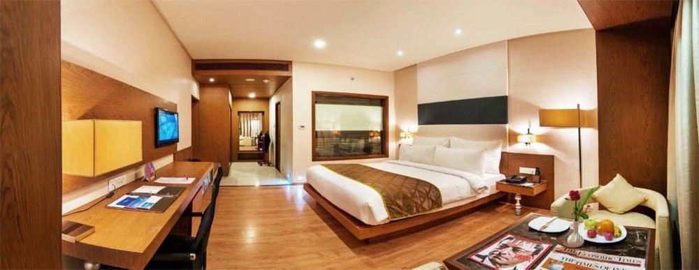 Narayani Heights, Ahmedabad Hotel Kültér fotó