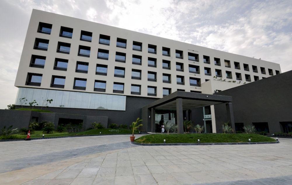 Narayani Heights, Ahmedabad Hotel Kültér fotó