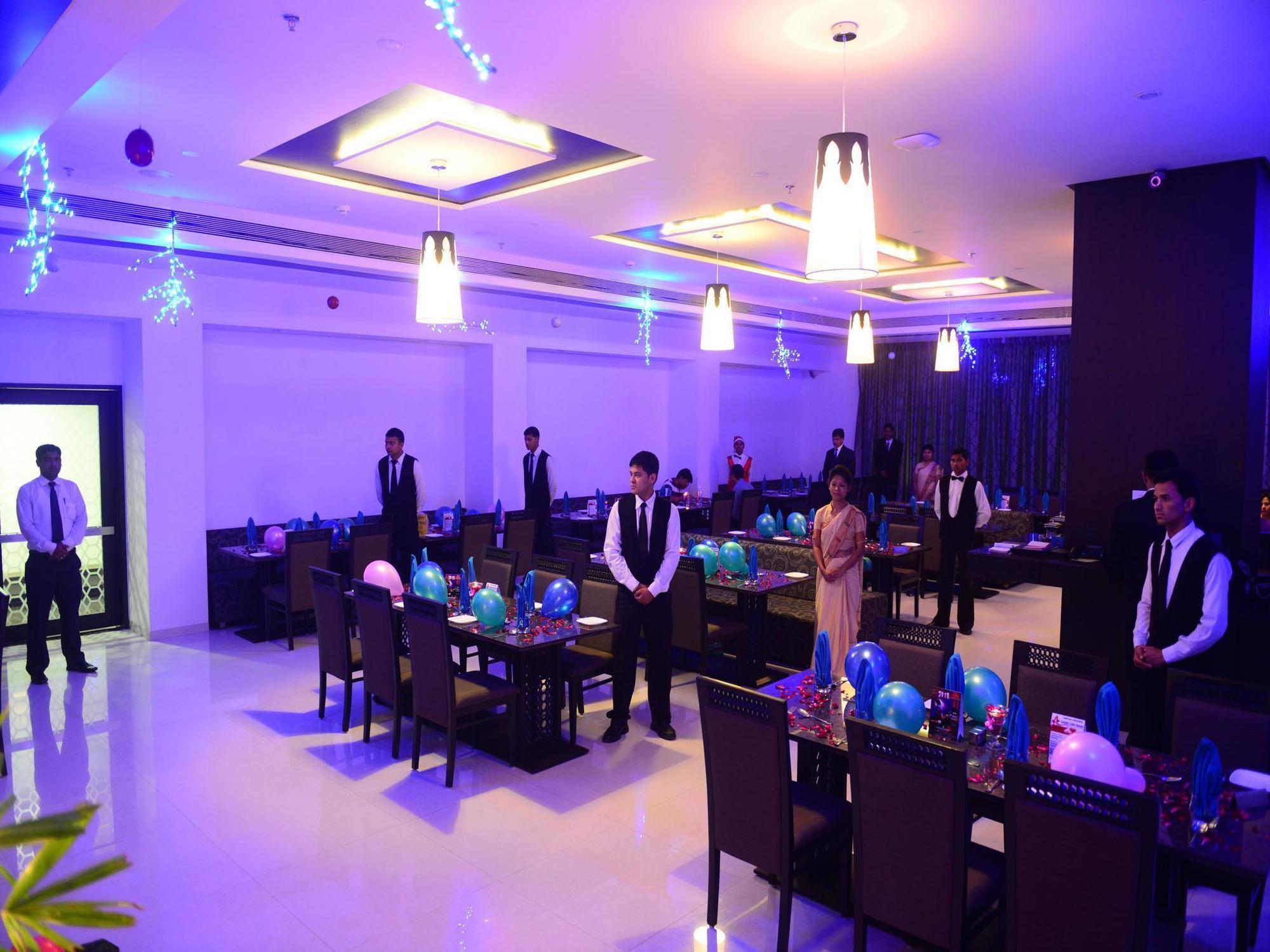 Narayani Heights, Ahmedabad Hotel Kültér fotó