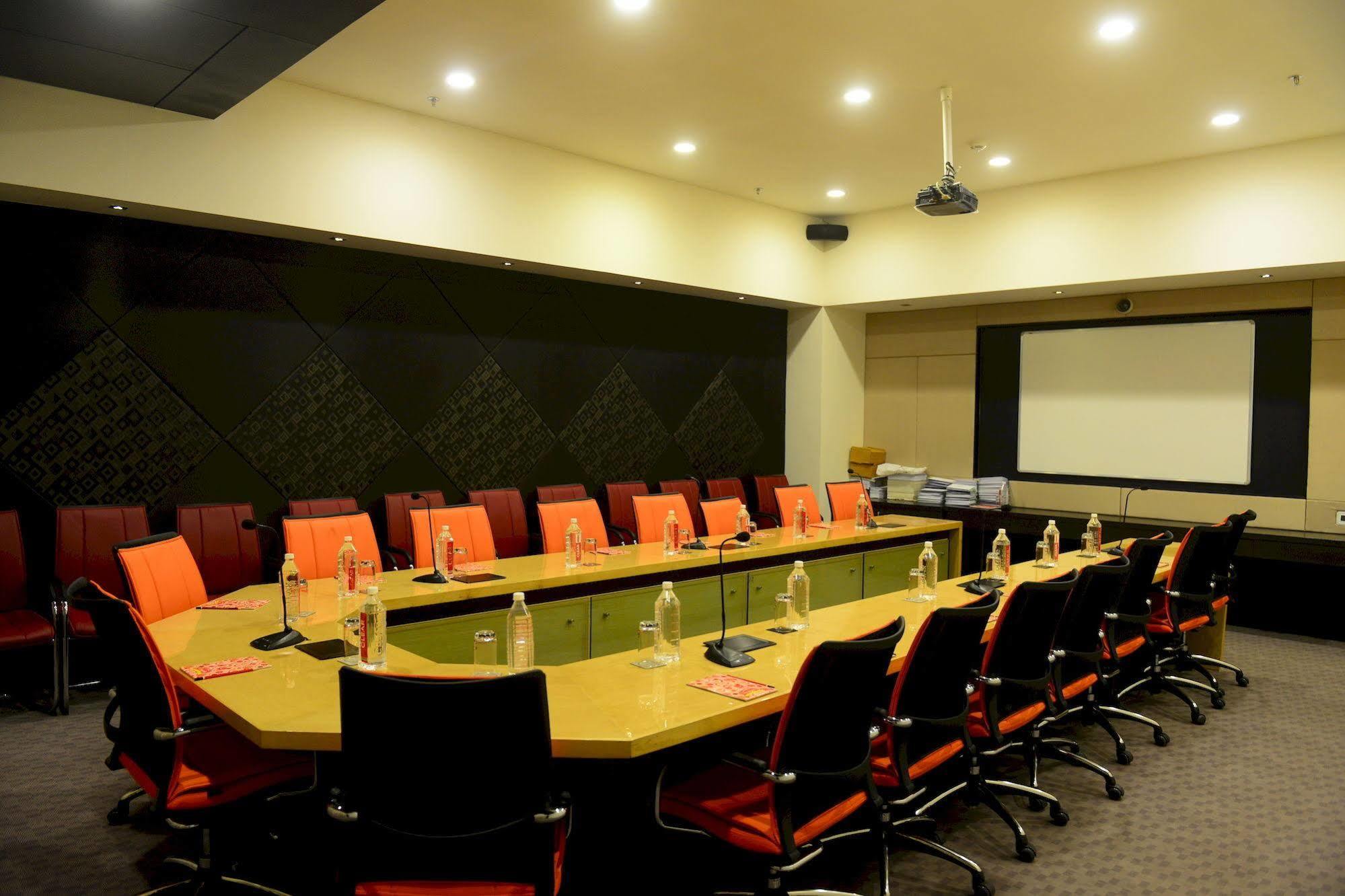 Narayani Heights, Ahmedabad Hotel Kültér fotó