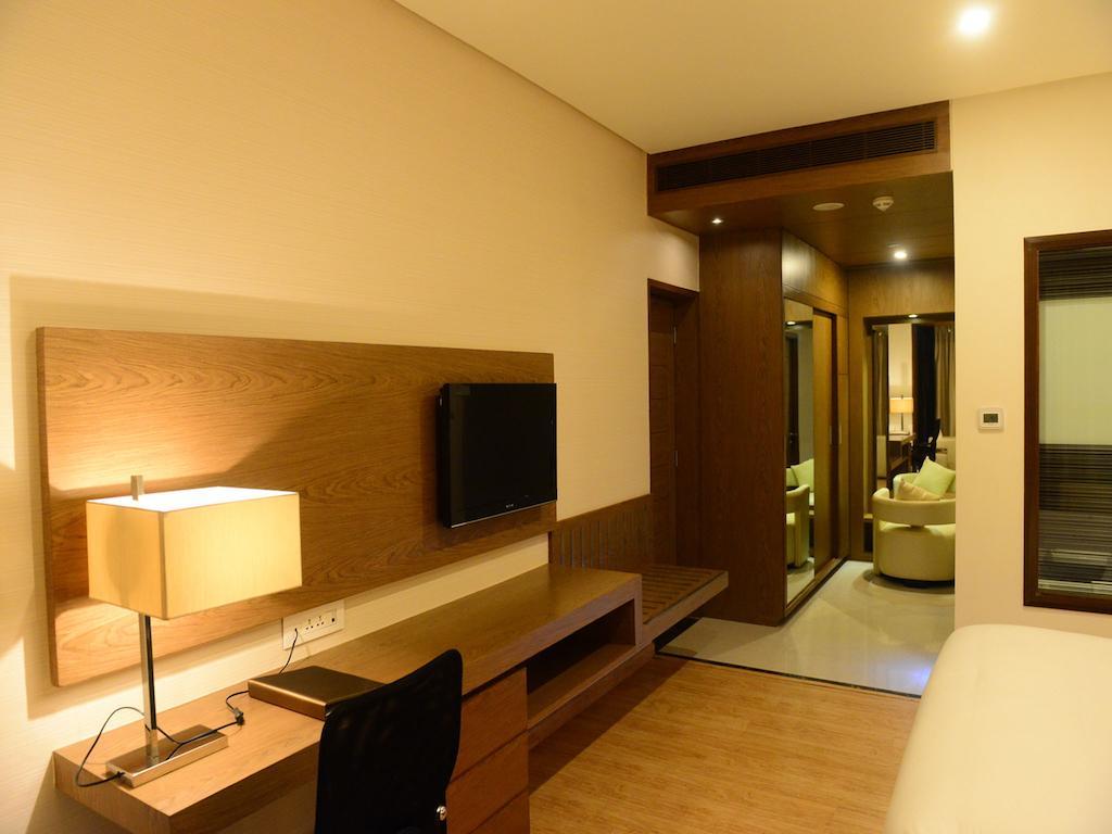 Narayani Heights, Ahmedabad Hotel Kültér fotó