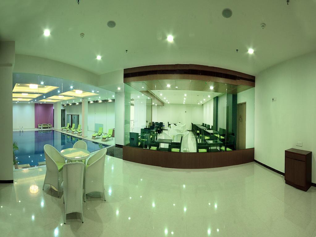 Narayani Heights, Ahmedabad Hotel Kültér fotó