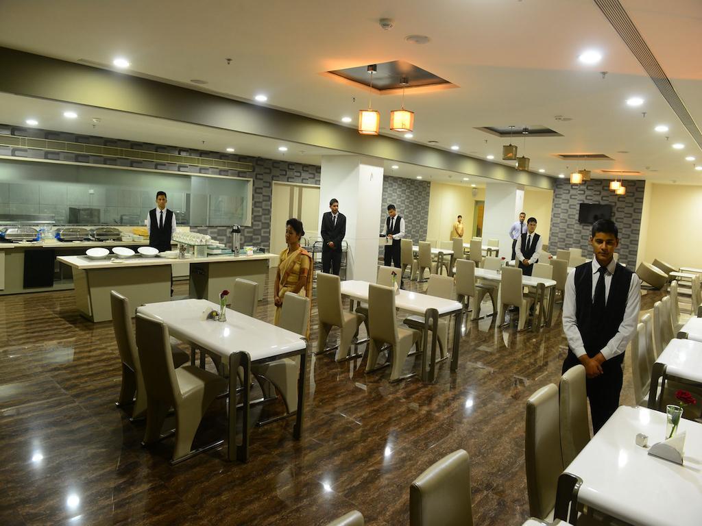 Narayani Heights, Ahmedabad Hotel Kültér fotó