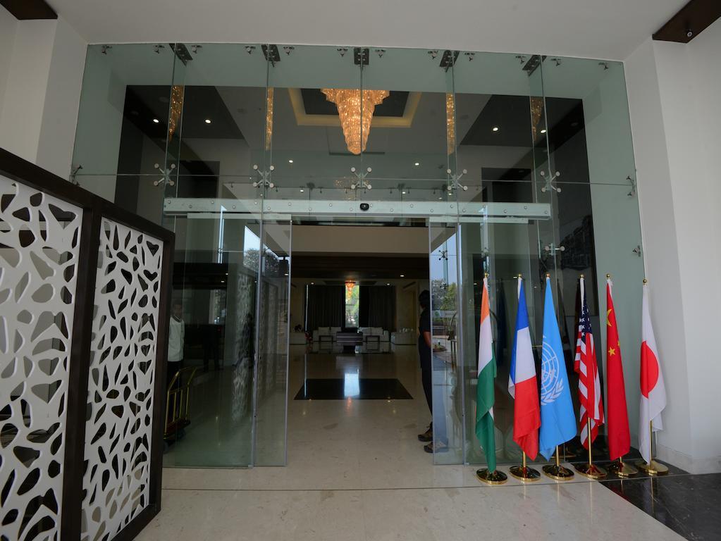 Narayani Heights, Ahmedabad Hotel Kültér fotó