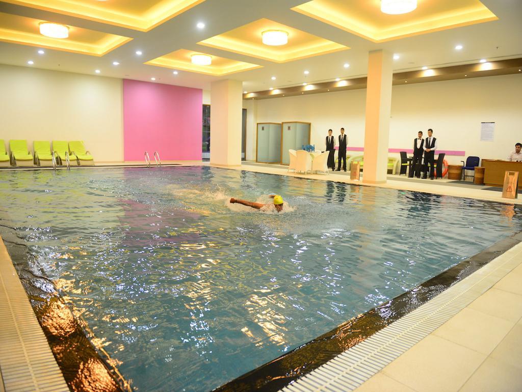 Narayani Heights, Ahmedabad Hotel Kültér fotó