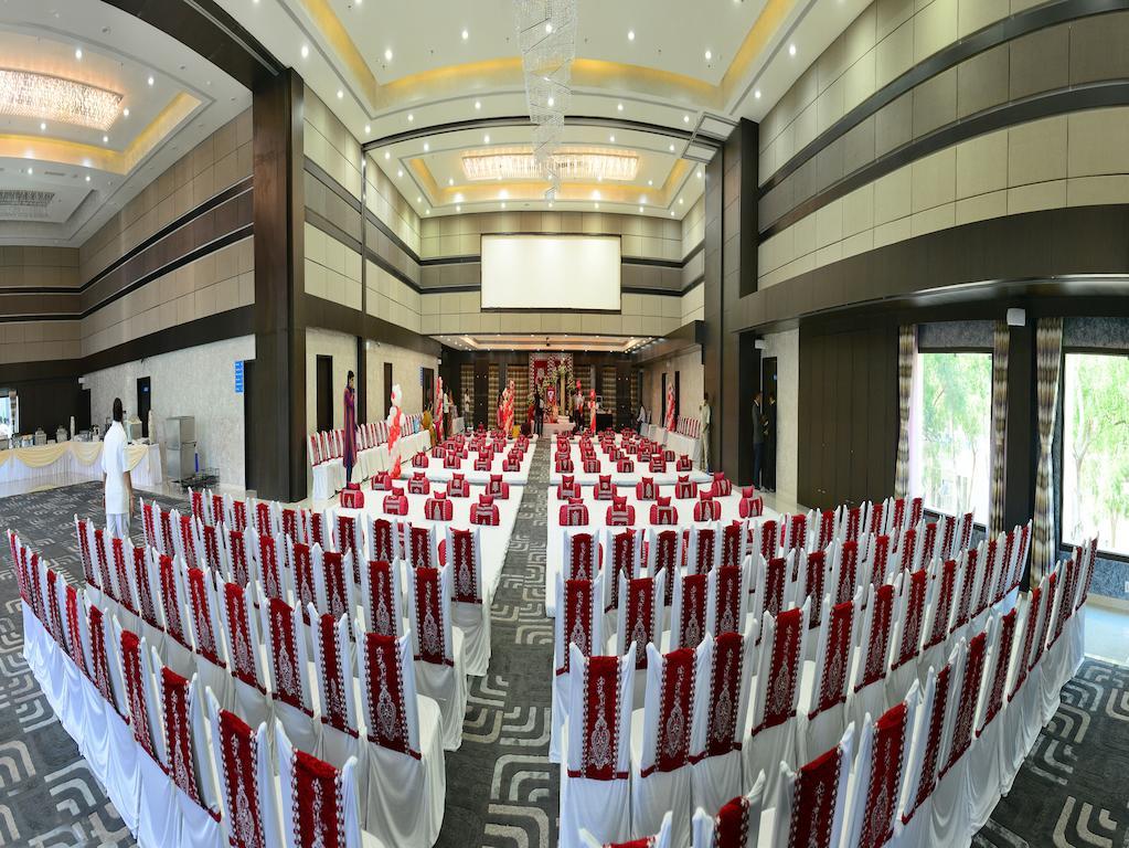 Narayani Heights, Ahmedabad Hotel Kültér fotó