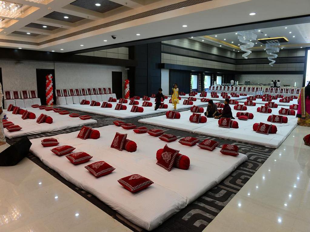 Narayani Heights, Ahmedabad Hotel Kültér fotó