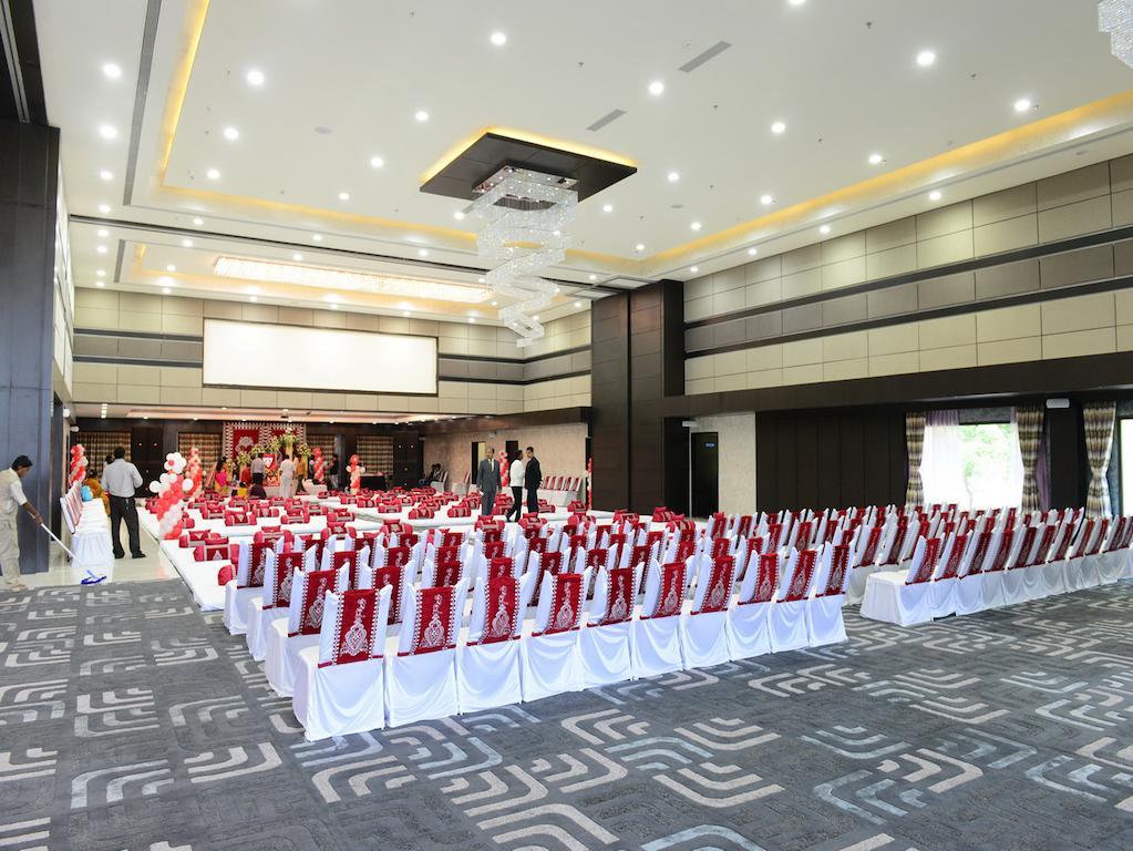 Narayani Heights, Ahmedabad Hotel Kültér fotó