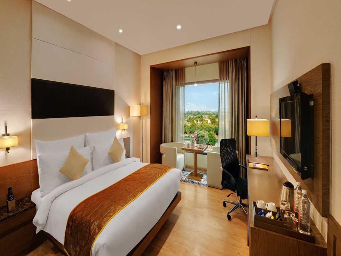 Narayani Heights, Ahmedabad Hotel Szoba fotó