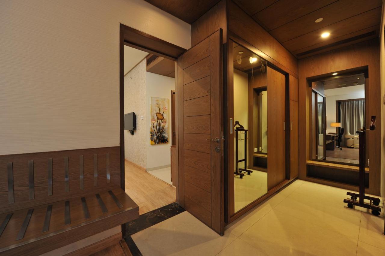 Narayani Heights, Ahmedabad Hotel Kültér fotó