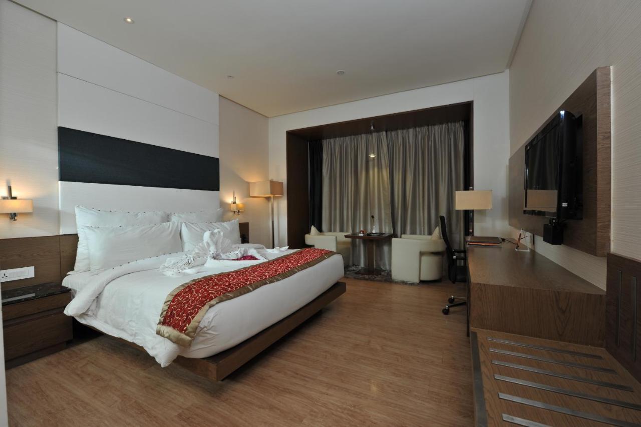 Narayani Heights, Ahmedabad Hotel Kültér fotó