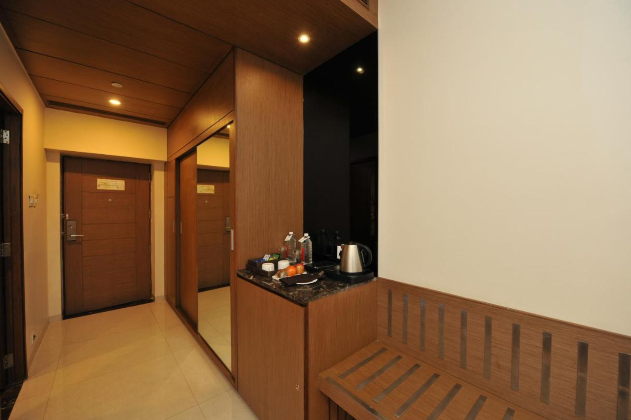 Narayani Heights, Ahmedabad Hotel Kültér fotó
