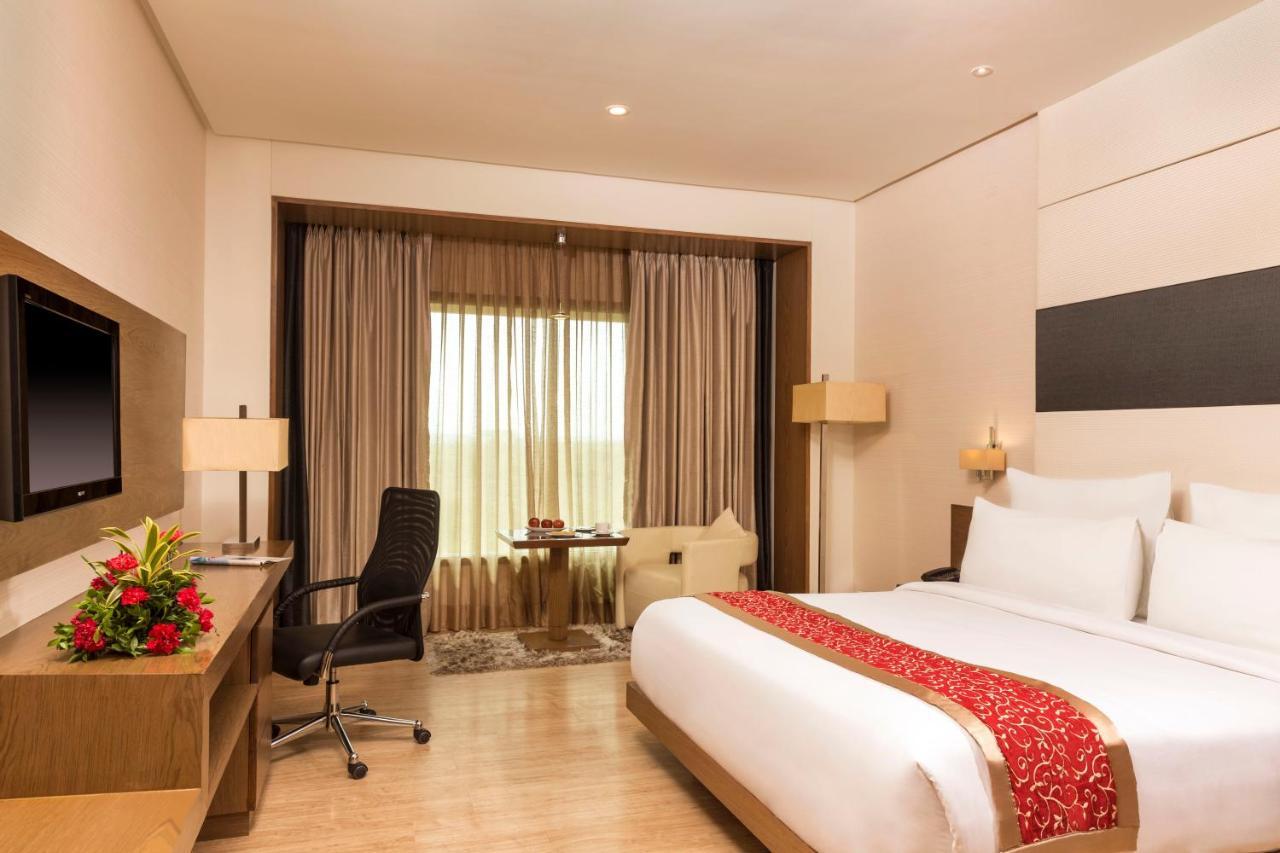Narayani Heights, Ahmedabad Hotel Kültér fotó