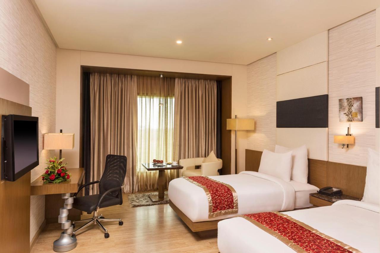 Narayani Heights, Ahmedabad Hotel Kültér fotó