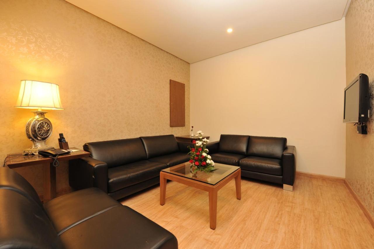 Narayani Heights, Ahmedabad Hotel Kültér fotó